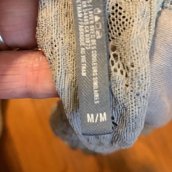 Aerie size medium gray lace razorback brawlage. No padding - Picture 4 of 5